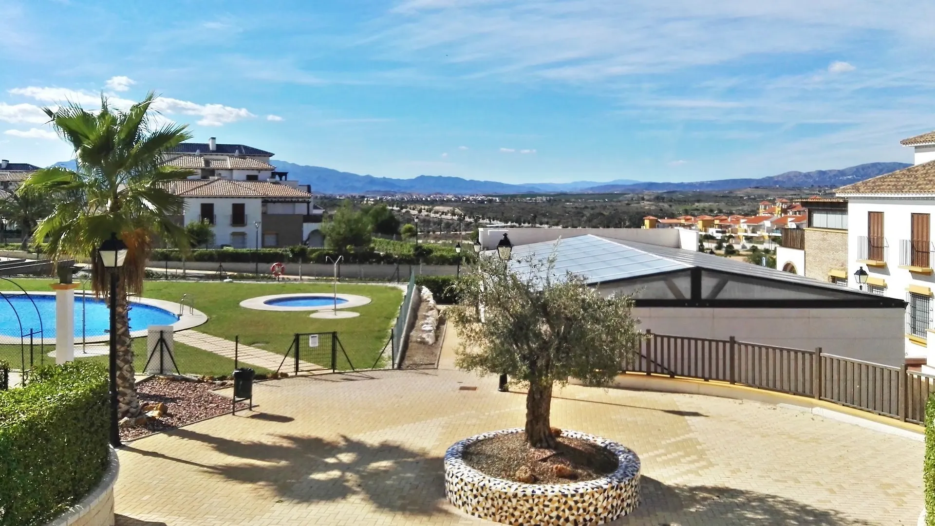 Sunny And Spacious 3-Bedroom Holiday Home With Gorgeous Views And Acce 维拉